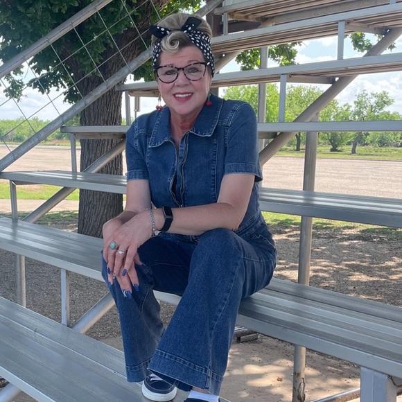 Meet your Posher, Monica - Picture 2 of 10